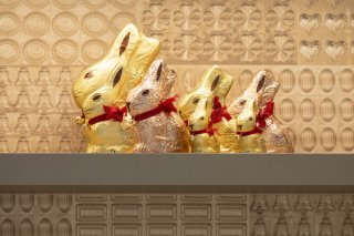 La progression des ventes de Lindt & Sprüngli a été favorisée par des hausses de prix de 15,8%, "nécessaires" compte tenu des cours toujours élevés du cacao. (archives) KEYSTONE/ENNIO LEANZA